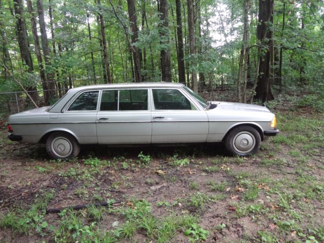 MERCEDES 250 1984 Mercedes-Benz 200-Series