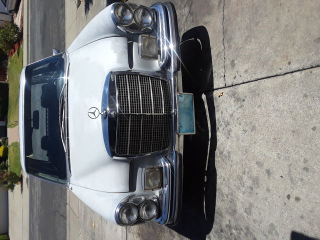 1972 Mercedes-Benz 200-Series