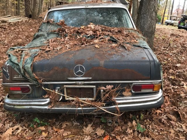 1970 Mercedes-Benz 200-Series