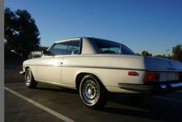 1975 Mercedes-Benz 200-Series - photo 8