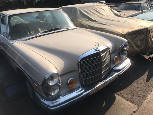 1972 Mercedes-Benz 200-Series