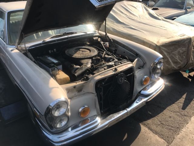 1972 Mercedes-Benz 200-Series - photo 3