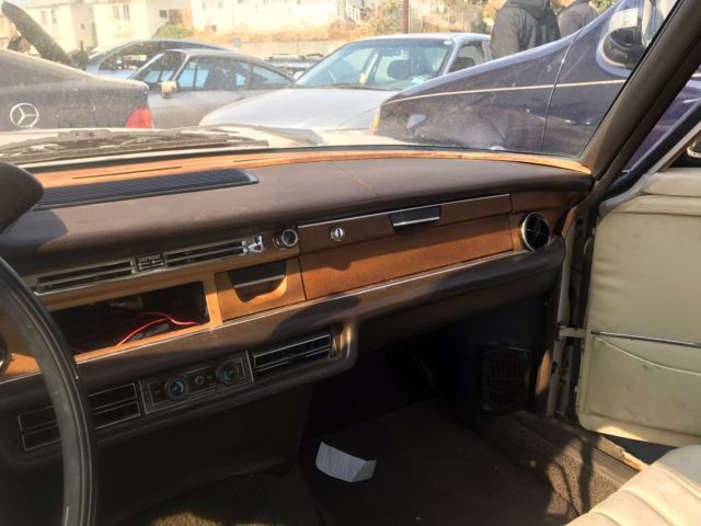 1972 Mercedes-Benz 200-Series - photo 8