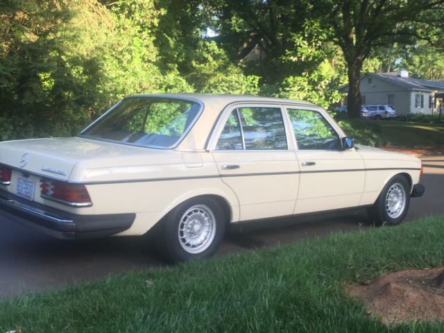 1984 Mercedes-Benz 300-Series ;300D **Over $16k in records in past 7 yrs** - photo 4