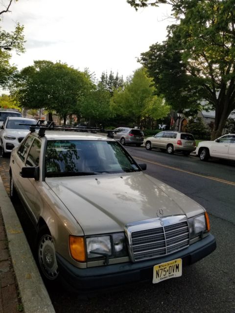 Mercedes 300E low miles, 2 owners, good condition except for brakes 1987 Mercedes-Benz 300-Series