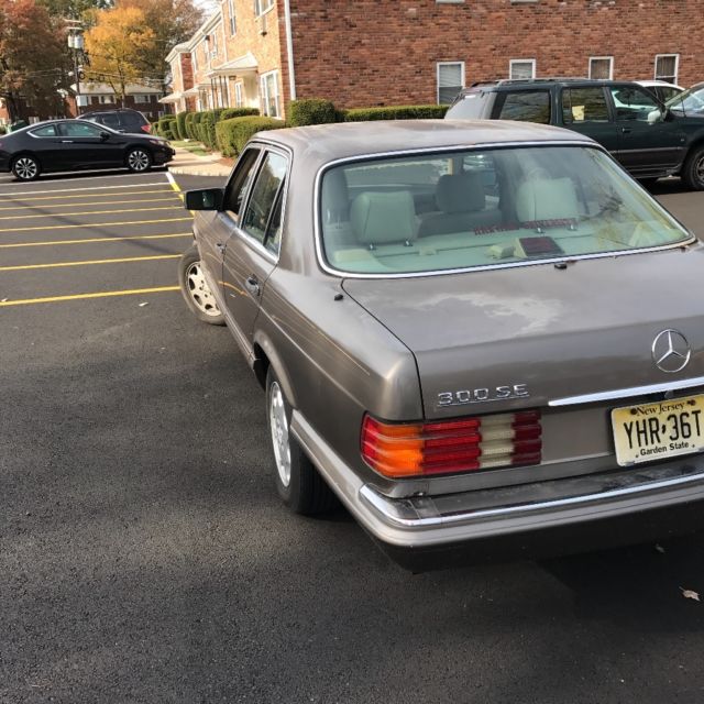 1990 Mercedes-Benz 300-Series - photo 4