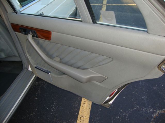 1990 Mercedes-Benz 300-Series wood - photo 11