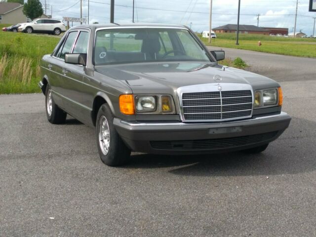 Mercedes 380 SE W126 1985 Mercedes-Benz S-Class 380 SE W126