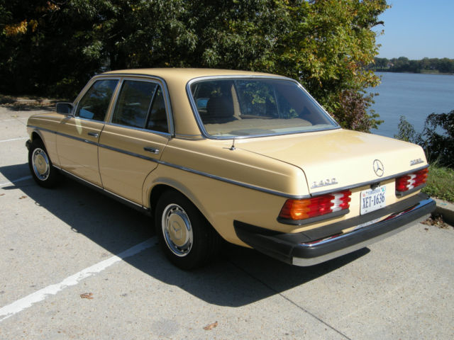 1980 Mercedes-Benz 200-Series - photo 2