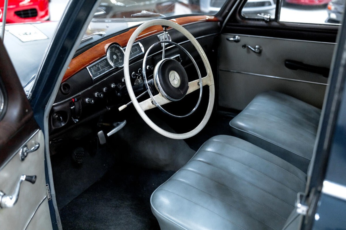 1961 Mercedes-Benz 190 Sedan - photo 2
