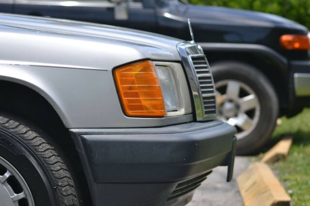 1988 Mercedes-Benz 190-Series - photo 3