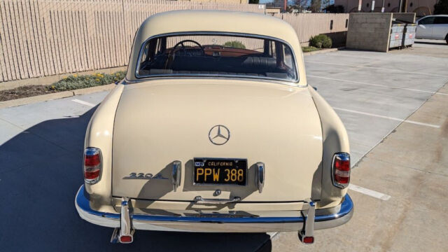 1957 Mercedes-Benz 200-Series - photo 11