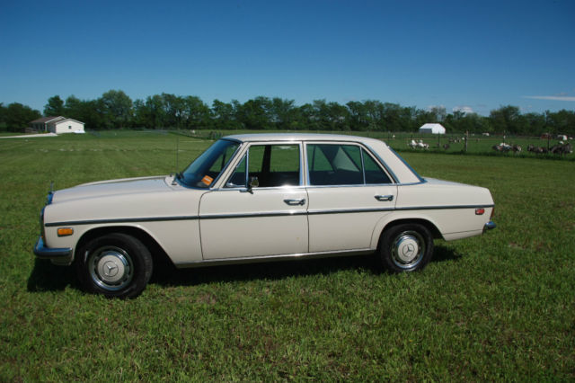1968 Mercedes-Benz 200-Series 220D 4 door sedan - photo 2