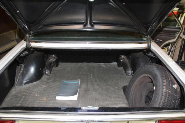 1968 Mercedes-Benz 200-Series 220D 4 door sedan - photo 3