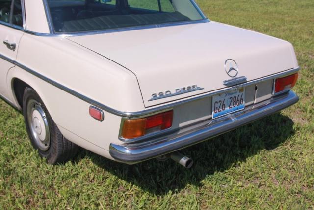1968 Mercedes-Benz 200-Series 220D 4 door sedan - photo 7