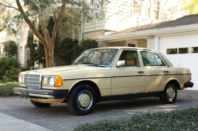 Mercedes-Benz 1981 240D Diesel 4-Speed Manual, Complete Engine Rebuild. 1981 Mercedes-Benz 200-Series 240D