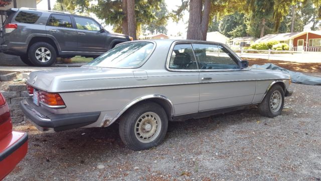 1981 Mercedes-Benz 200-Series - photo 2