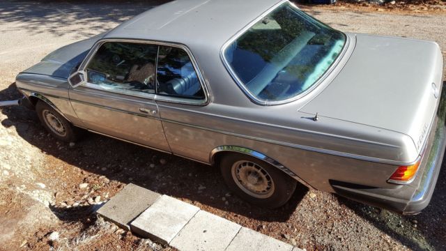 1981 Mercedes-Benz 200-Series - photo 3