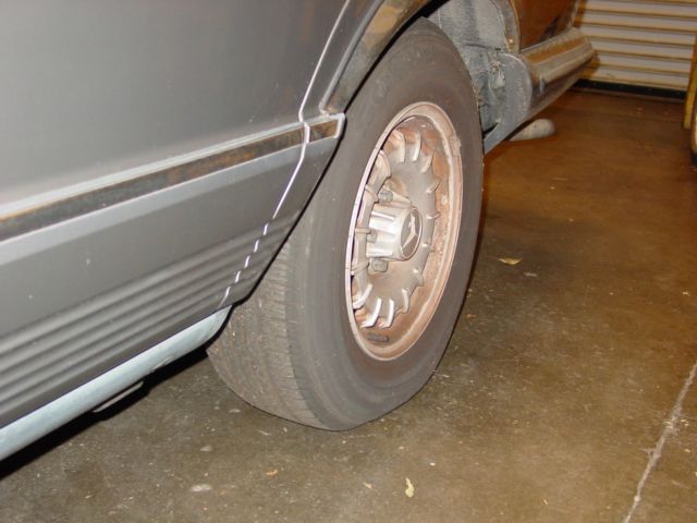1984 Mercedes-Benz 200-Series - photo 6