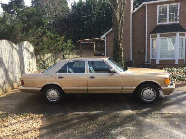 1985 Mercedes-Benz 300-Series