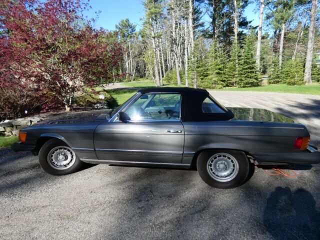 MERCEDES BENZ 1985 380 SL AUTOMOBILE CONVERTIBLE 1985 Mercedes-Benz 300-Series