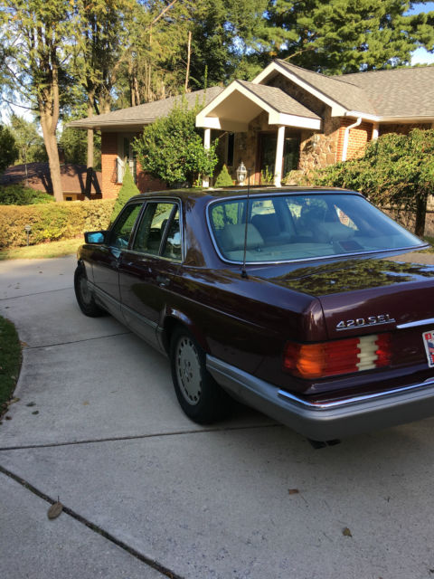 1988 Mercedes-Benz 400-Series Sedan 4-door - photo 2