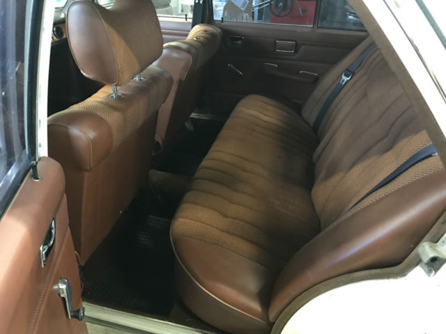 1975 Mercedes-Benz 200-Series 5D - photo 6