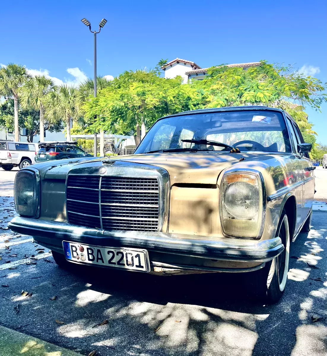 Mercedes Benz 220 1971 only 69.000 miles 1971 Mercedes-Benz 200 Series