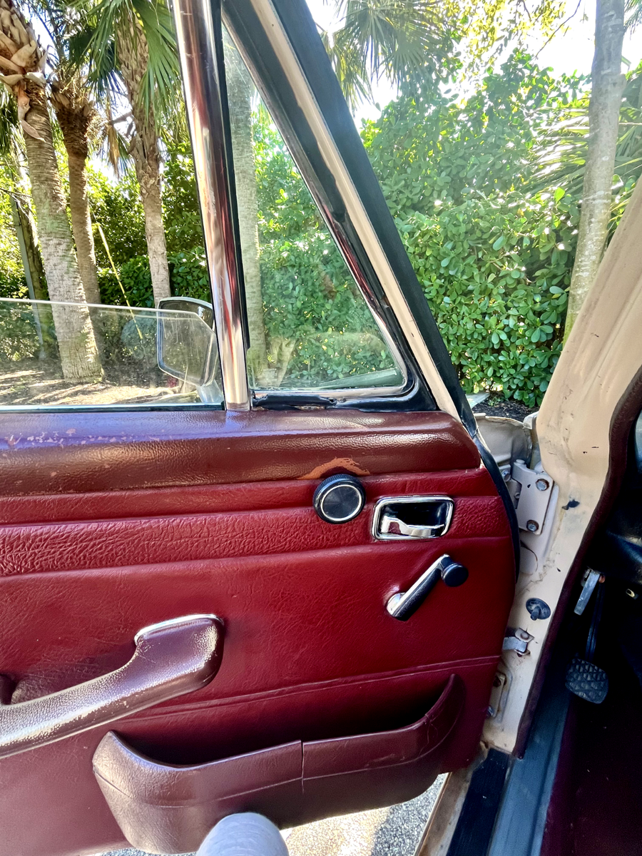 1971 Mercedes-Benz 200 Series - photo 5