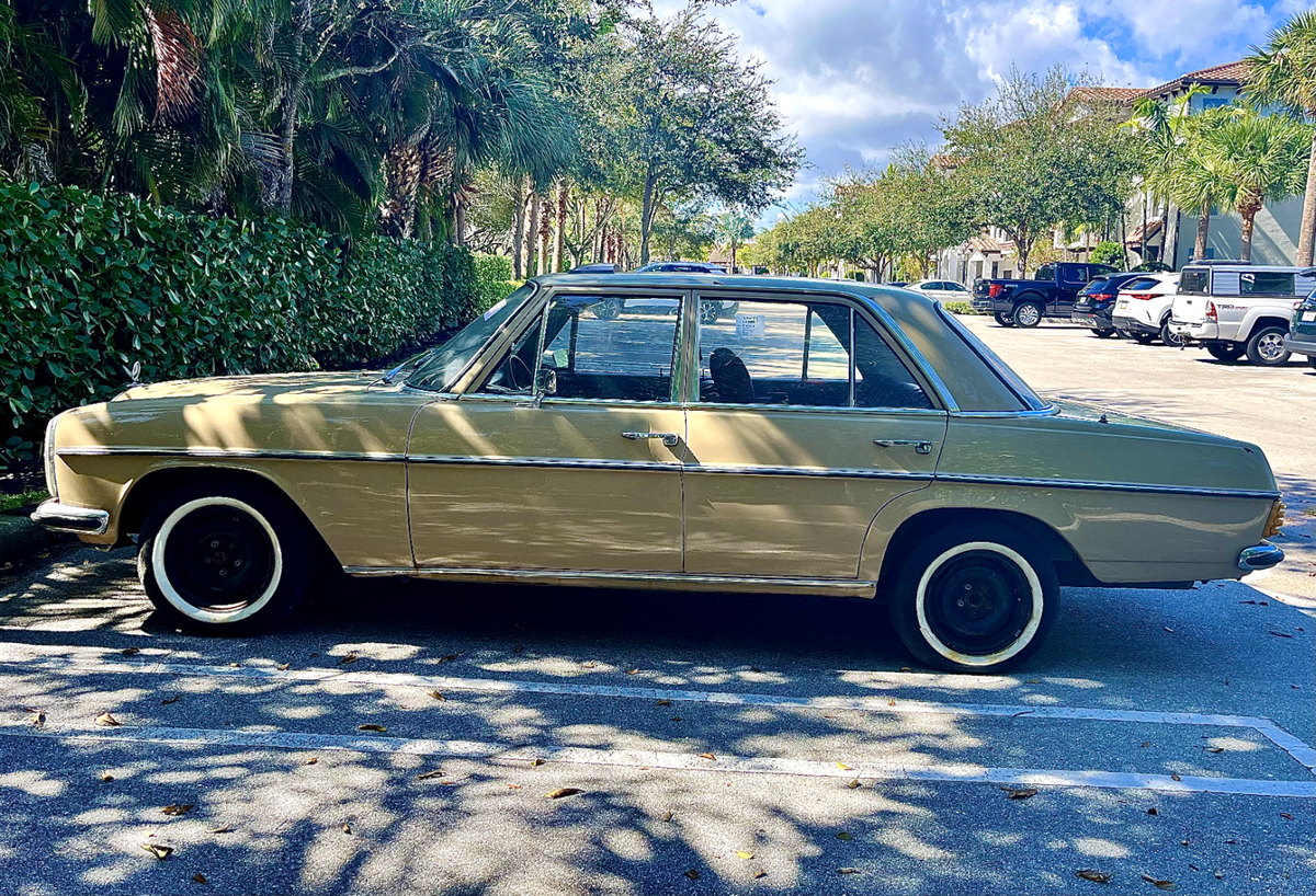 1971 Mercedes-Benz 200 Series - photo 8