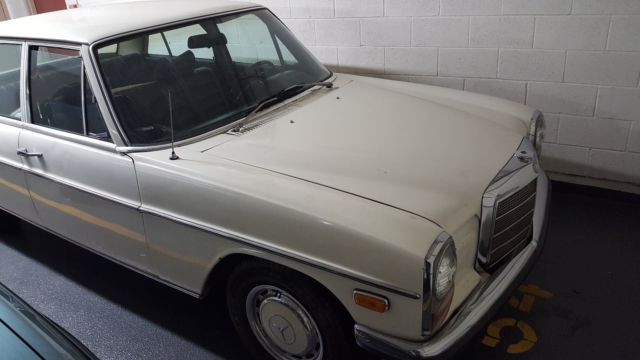 Mercedes Benz 220D 1970 Mercedes-Benz 200-Series