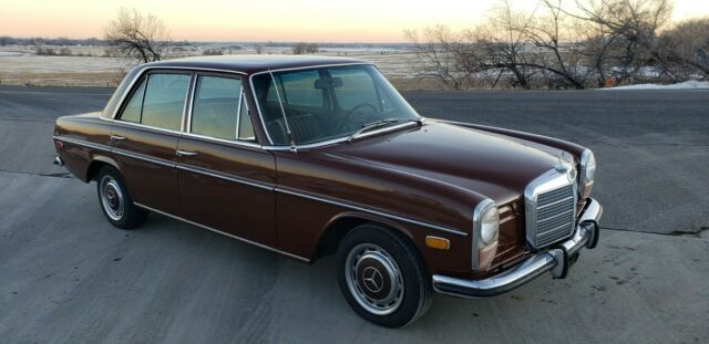 Mercedes Benz 220D - OM606 1973 Mercedes-Benz 200-Series base