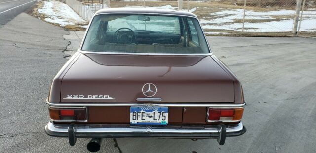 1973 Mercedes-Benz 200-Series base - photo 12