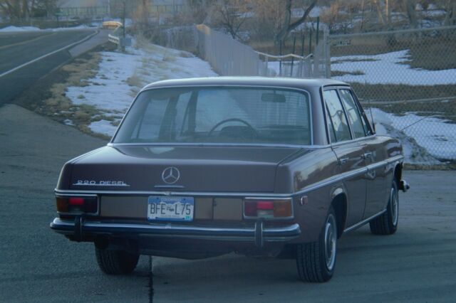 1973 Mercedes-Benz 200-Series base - photo 3