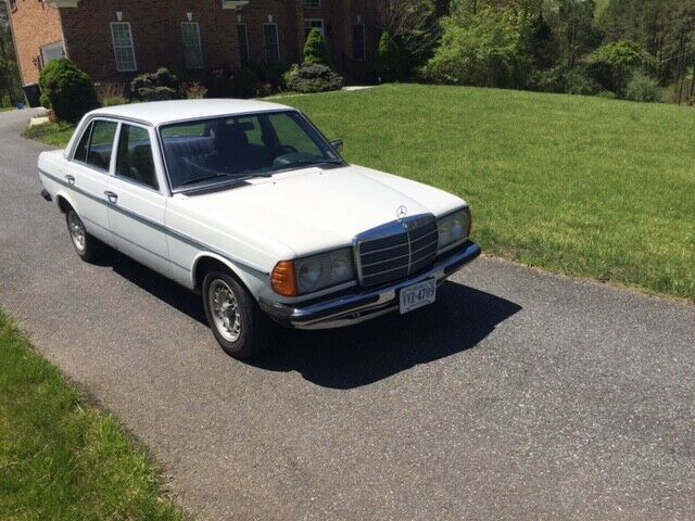 1980 Mercedes-Benz 200-Series - photo 4