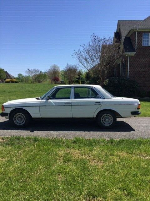1980 Mercedes-Benz 200-Series - photo 3