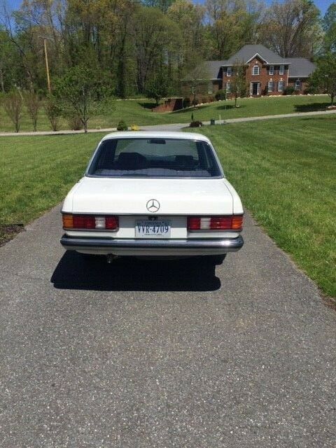 1980 Mercedes-Benz 200-Series - photo 5