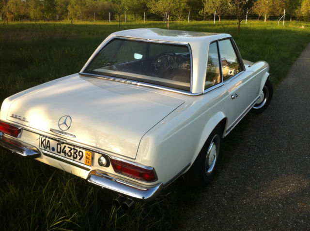 Mercedes Benz 230 SL Pagode (EUROPEAN VERSION) 1964 Mercedes-Benz SL-Class Pagode