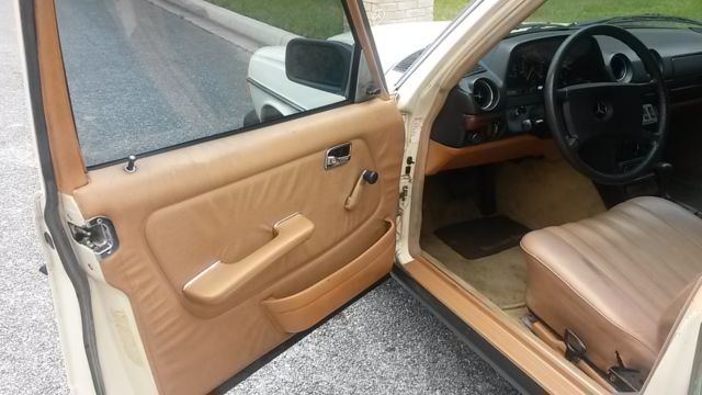 1983 Mercedes-Benz 200-Series - photo 10