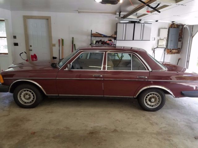 1982 Mercedes-Benz 200-Series