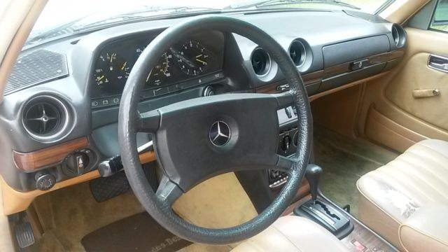 1983 Mercedes-Benz 200-Series - photo 7