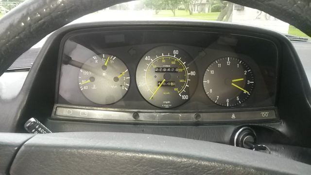 1983 Mercedes-Benz 200-Series - photo 8