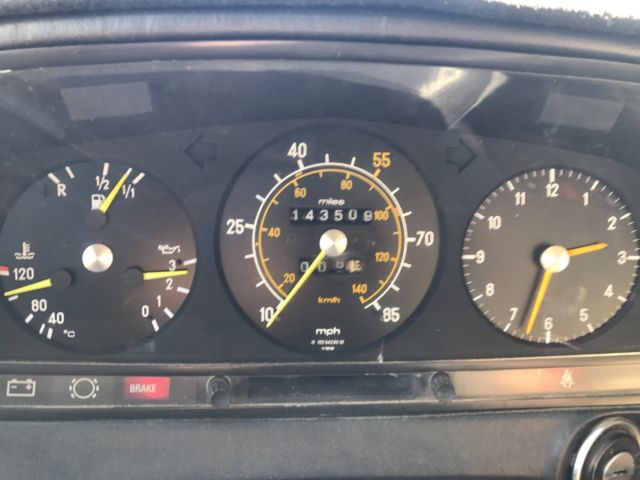 1982 Mercedes-Benz 200-Series - photo 5