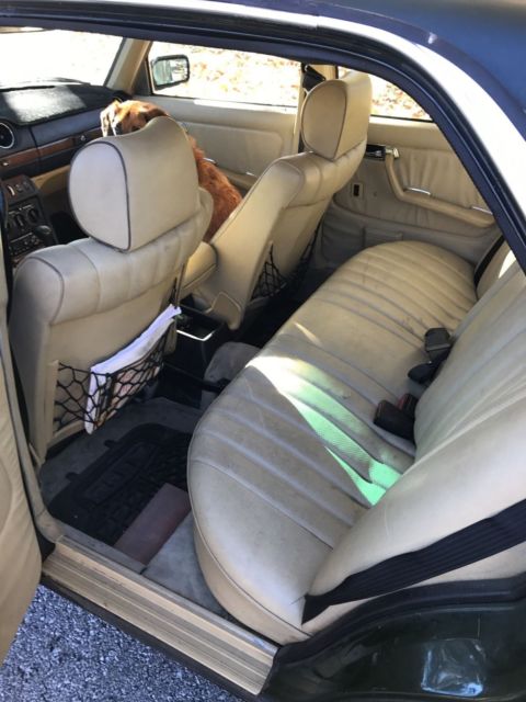 1982 Mercedes-Benz 200-Series - photo 8