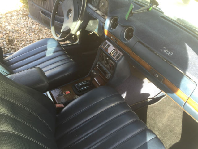 1982 Mercedes-Benz 200-Series - photo 13