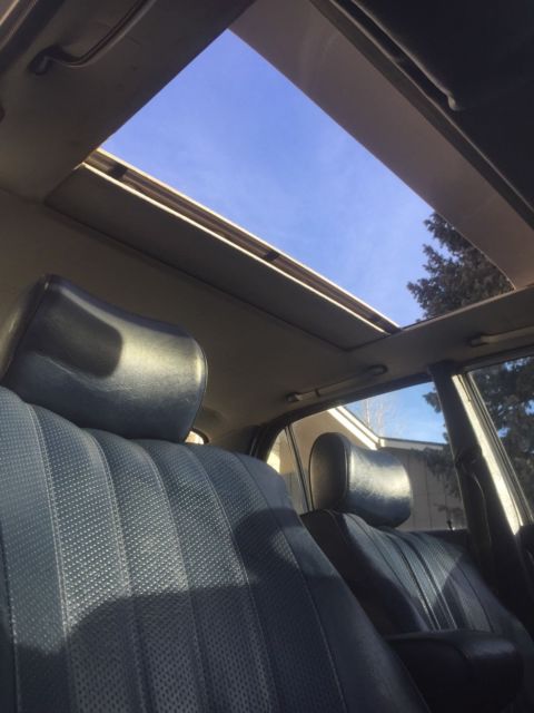 1982 Mercedes-Benz 200-Series - photo 3