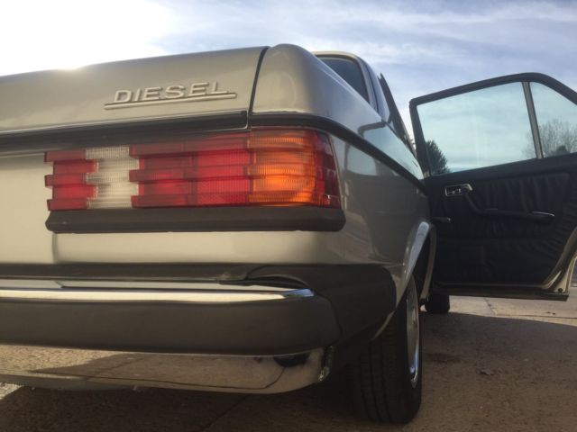 1982 Mercedes-Benz 200-Series - photo 6