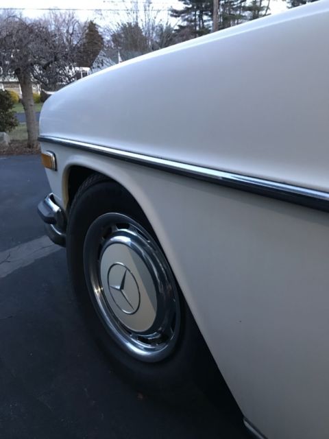 1972 Mercedes-Benz 200-Series 2 door coupe - photo 9
