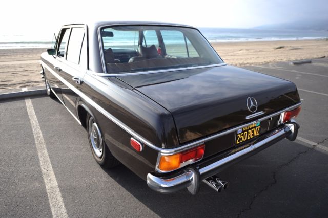 1972 Mercedes-Benz 200-Series Sedan - photo 2