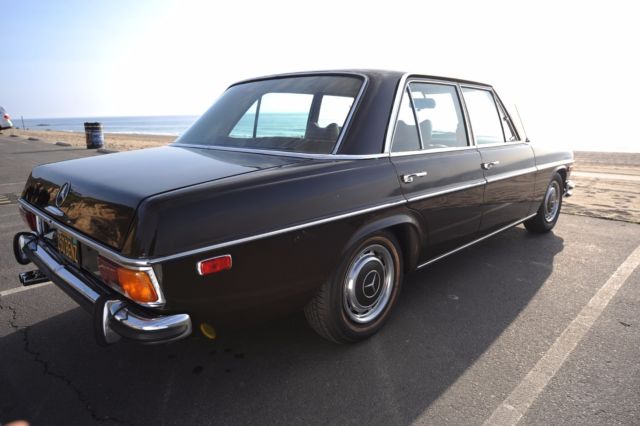 1972 Mercedes-Benz 200-Series Sedan - photo 4